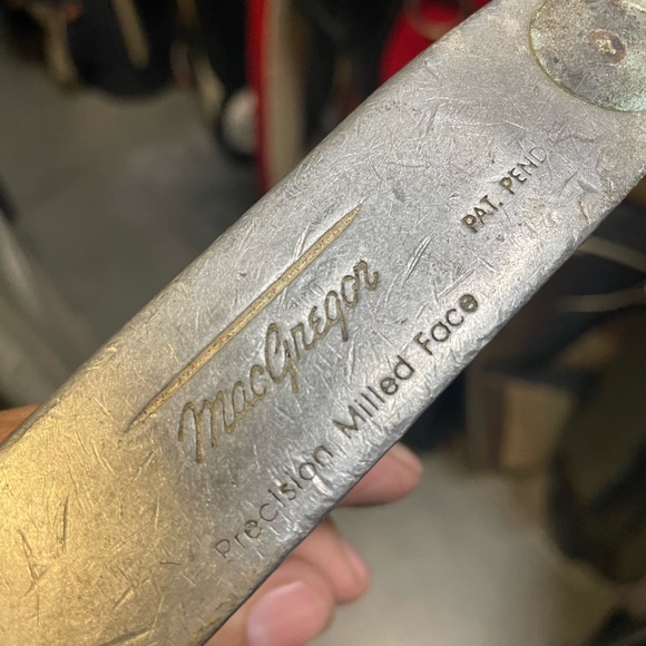 Macgregor Response mi 540 putter in right hand , steel shaft 35 length 
Used - Picture 2 of 9